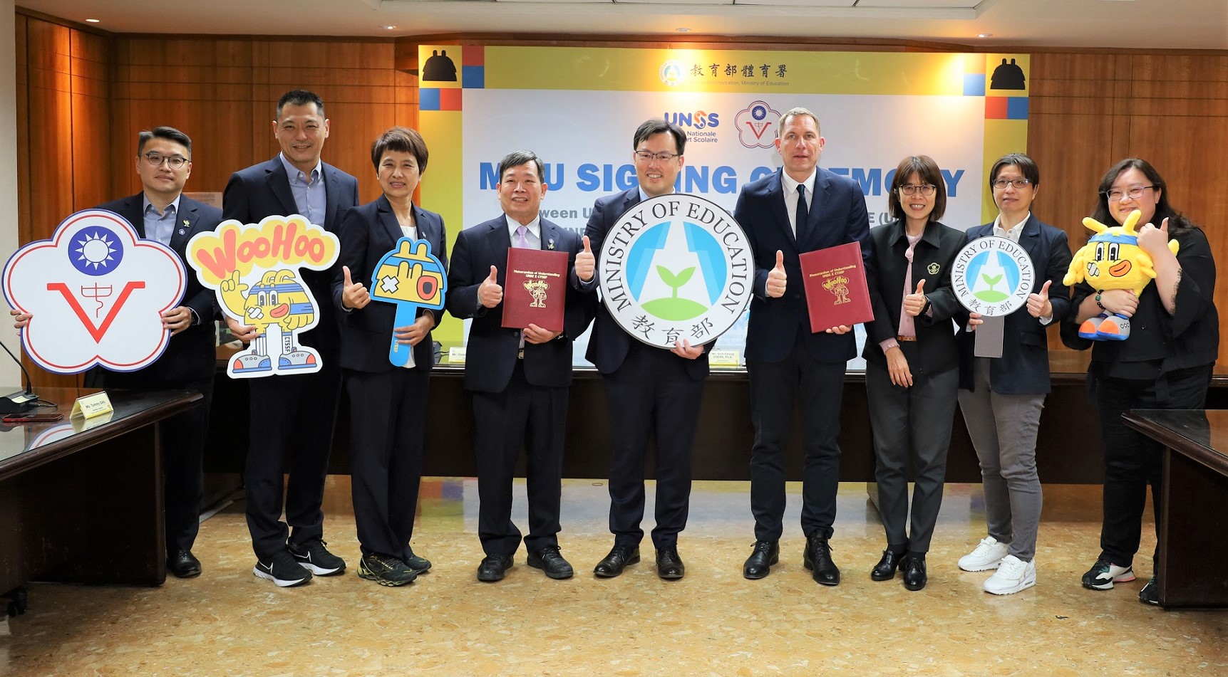 (圖)The Chinese Taipei School Sport Federation signed the first MOU on cooperation with France’s Union Nationale du Sport Scolaire opening a new page in international high school exchange.
